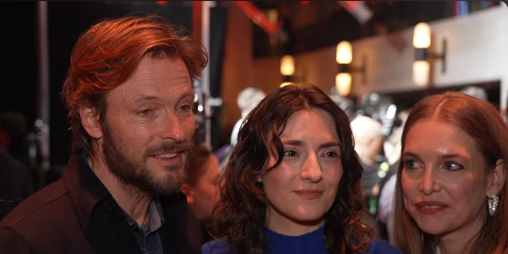 Unfamiliar Besetzung